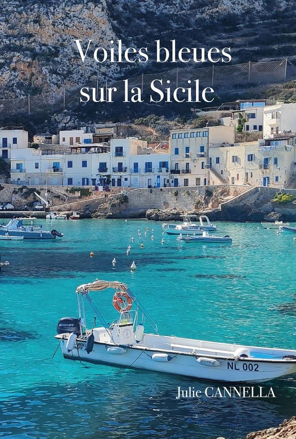 Couverture du livre « Voiles bleues sur la Sicile » de Julie Cannella, librairie Les Contes Infusés à Corte