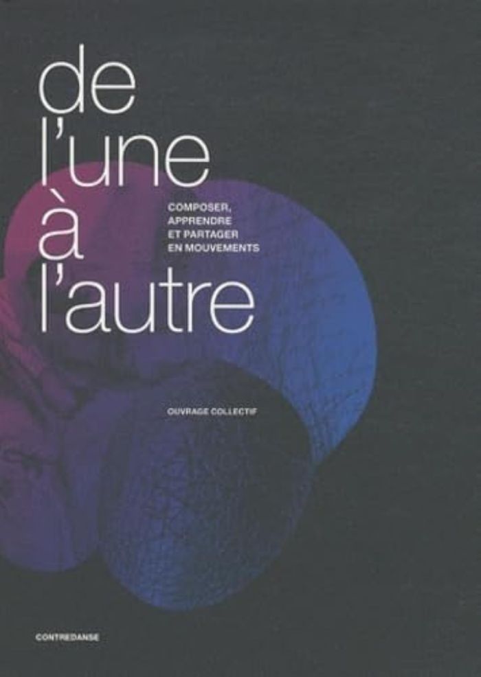 Couverture du livre « DE L'UNE A L'AUTRE. », librairie Les Contes Infusés à Corte