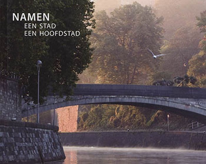 Couverture du livre « NAMEN EEN STAD EEN HOOFDSTAD », librairie Les Contes Infusés à Corte