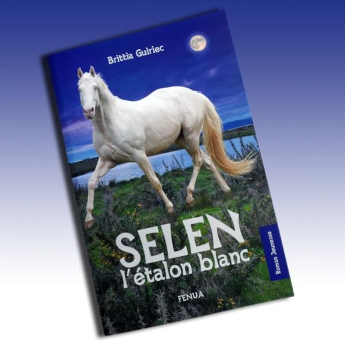 Couverture du livre « SELEN L'ETALON BLANC » de Brittia Guiriec, librairie Les Contes Infusés à Corte