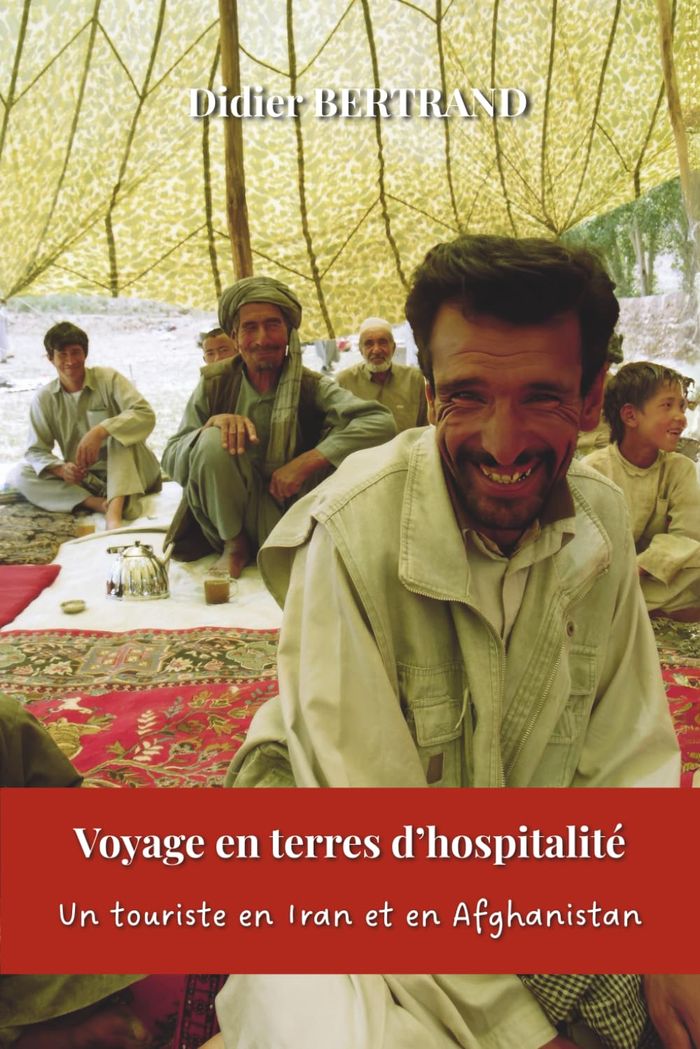 Couverture du livre « Voyage en terres d'hospitalité : un touriste en Iran et en Afghanistan » de Didier Bertrand, librairie Les Contes Infusés à Corte