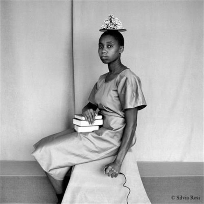Couverture du livre « EYES THAT COMMIT : BLACK WOMEN AND NON-BINARY PHOTOGRAPHERS, A VISUAL SURVEY /ANGLAIS » de Renee Mussai, librairie Les Contes Infusés à Corte