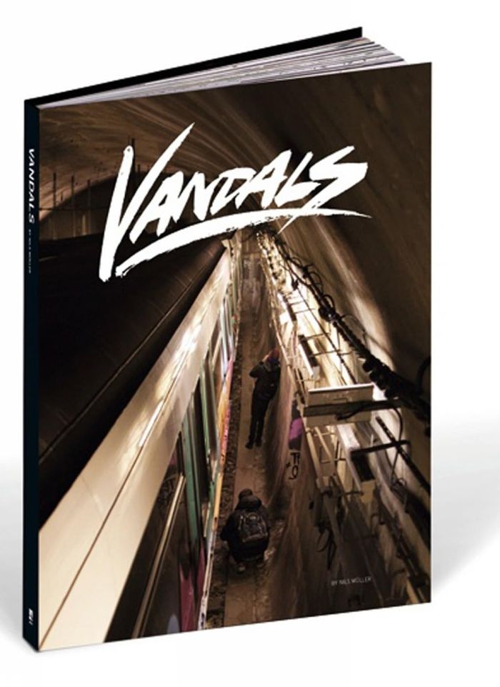 Couverture du livre « VANDALS /ANGLAIS » de Publikat, librairie Les Contes Infusés à Corte