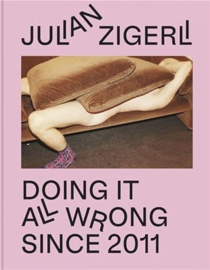 Couverture du livre « DOING IT ALL WRONG SINCE 2011 /ANGLAIS/ALLEMAND », librairie Les Contes Infusés à Corte