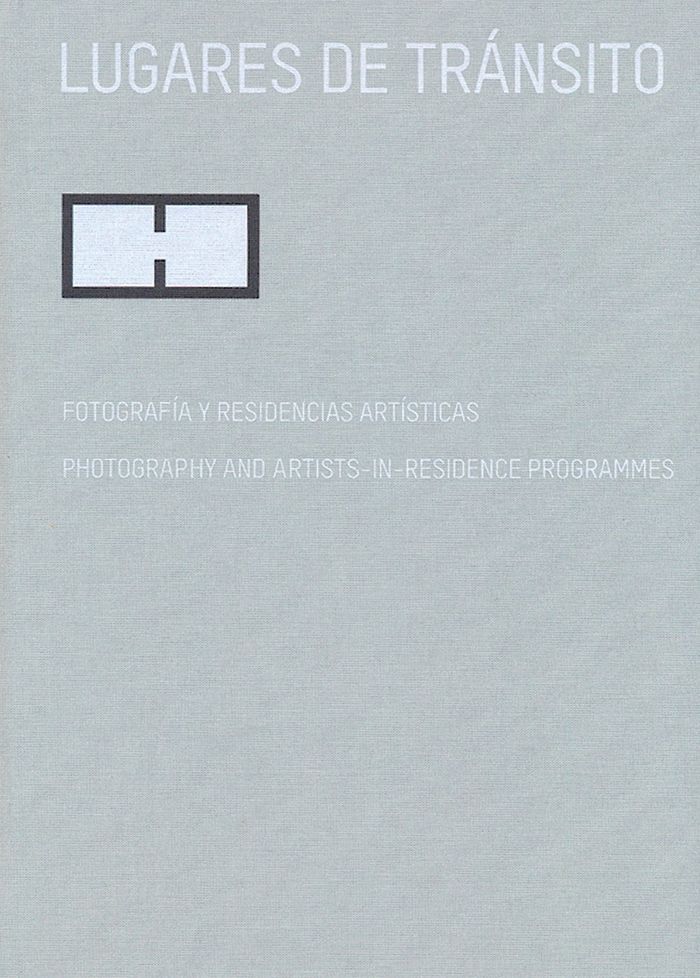 Couverture du livre « LUGARES DE TRANSITO / PHOTOGRAPHY AND ARTISTS-IN-RESIDENCE PROGRAMMES /ANGLAIS » de Bernal, librairie Les Contes Infusés à Corte