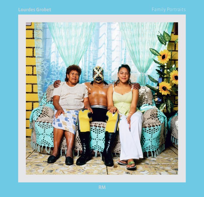 Couverture du livre « LOURDES GROBET LUCHA LIBRE FAMILY PORTRAITS /ANGLAIS » de Lourdes Grobet, librairie Les Contes Infusés à Corte