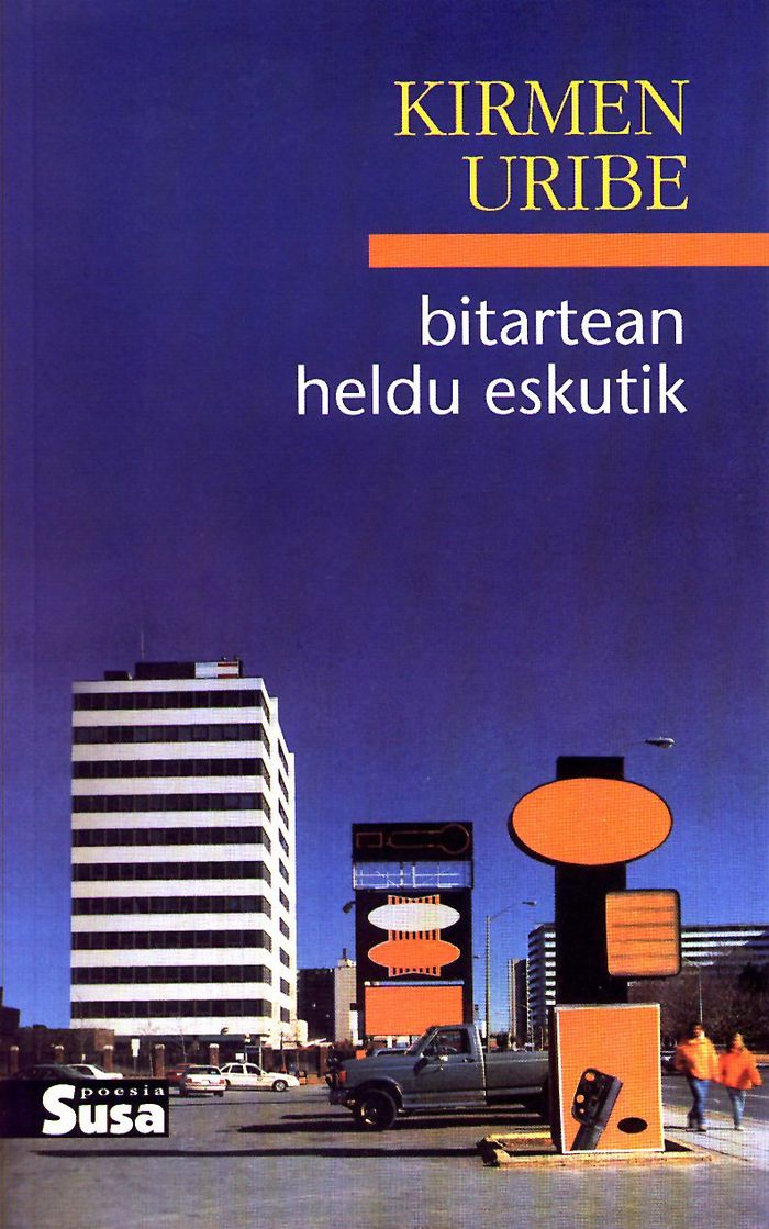 Couverture du livre « BITARTEAN HELDU ESKUTIK » de Uribe, Kirmen, librairie Les Contes Infusés à Corte