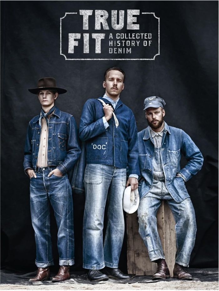Couverture du livre « TRUE FIT A COLLECTED HISTORY OF DENIM /ANGLAIS », librairie Les Contes Infusés à Corte