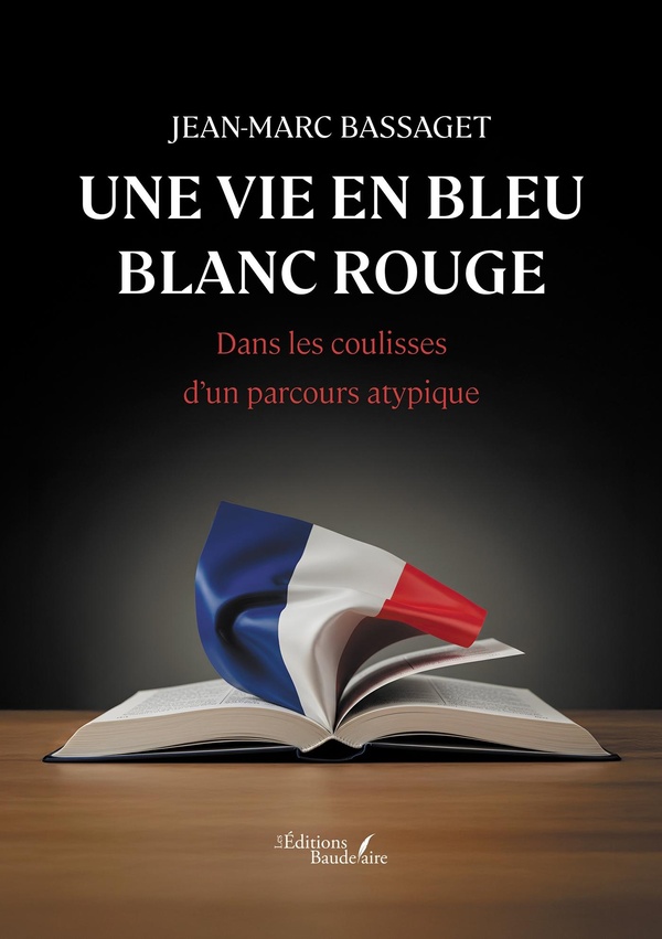 Couverture du livre « Une vie en bleu, blanc, rouge : dans les coulisses d'un parcours atypique », librairie Les Contes Infusés à Corte
