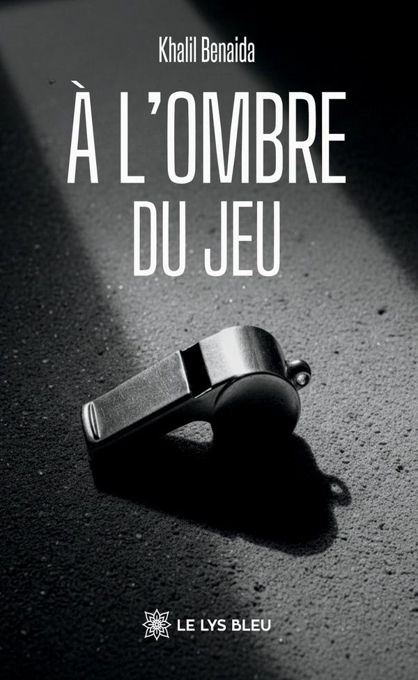 Couverture du livre « À l'ombre du jeu : essai » de Khalil Benaida, librairie Les Contes Infusés à Corte