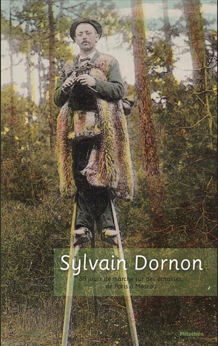 Couverture du livre « SYLVAIN DORNON 58 JOURS DE MARCHE SUR DES ECHASSES DE PARIS A MOSCOU », librairie Les Contes Infusés à Corte