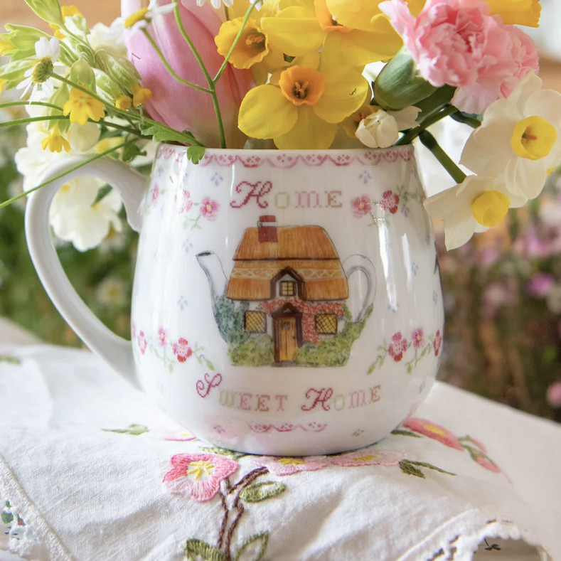 Mug de printemps point de croix, par CaroFromWoodland — Les Contes Infusés, Corte
